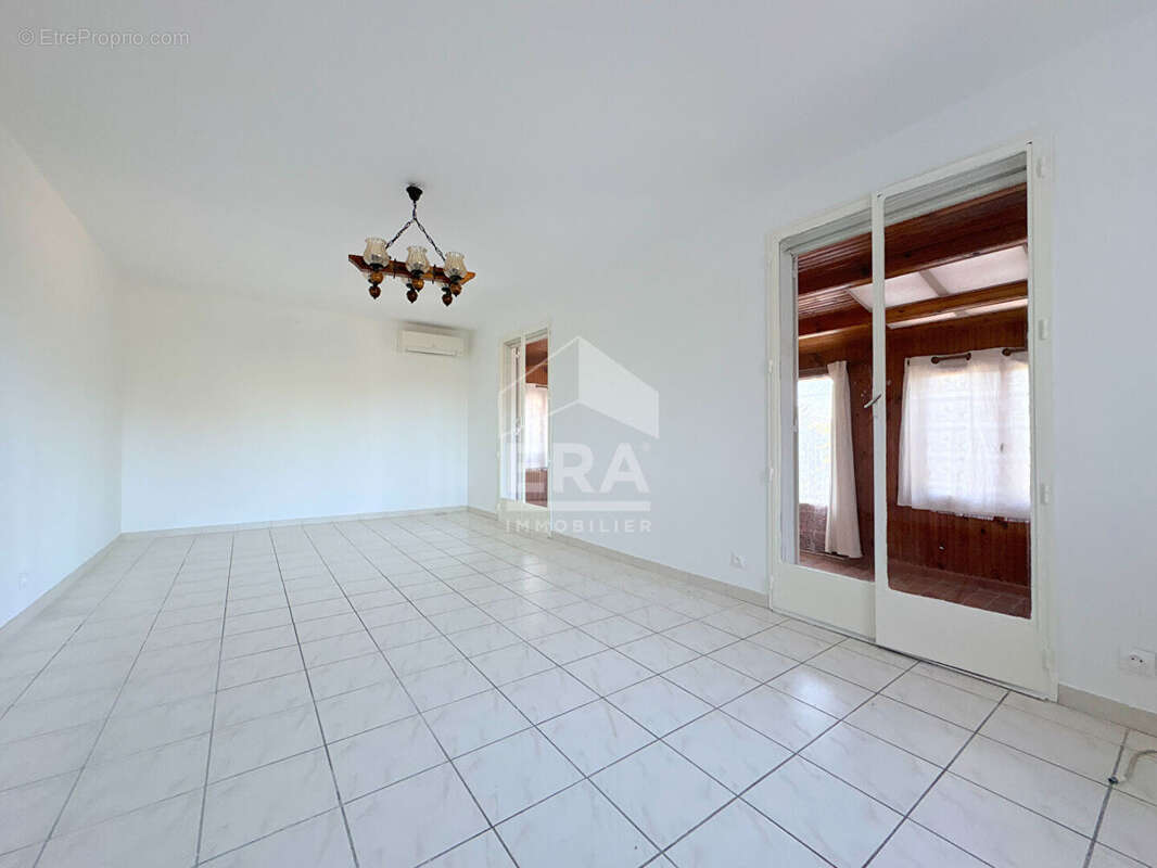 Maison à LA TOUR-D&#039;AIGUES