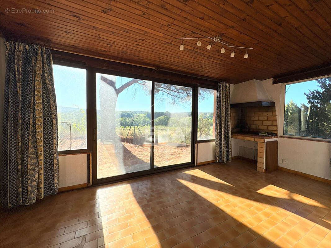 Maison à LA TOUR-D&#039;AIGUES