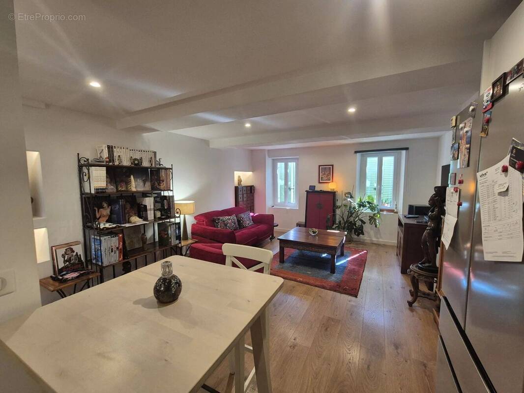 Maison à LES MAYONS