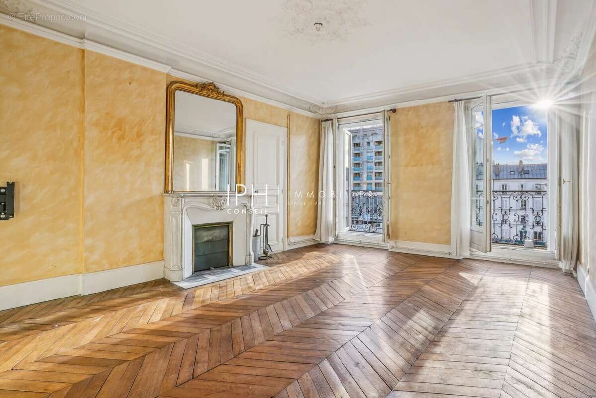Appartement à NEUILLY-SUR-SEINE