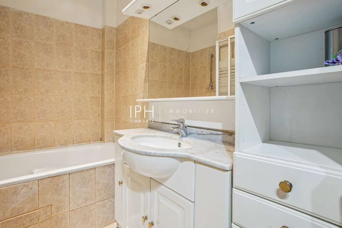Appartement à NEUILLY-SUR-SEINE