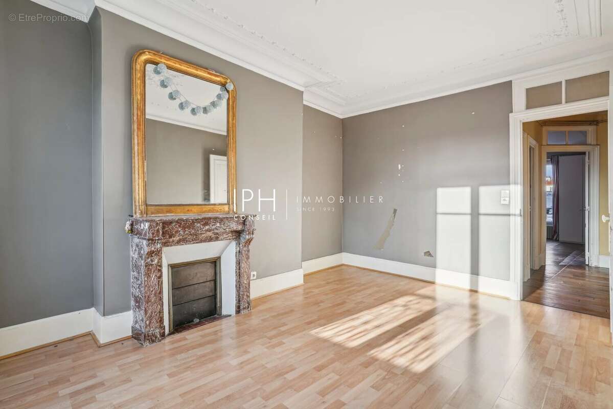 Appartement à NEUILLY-SUR-SEINE