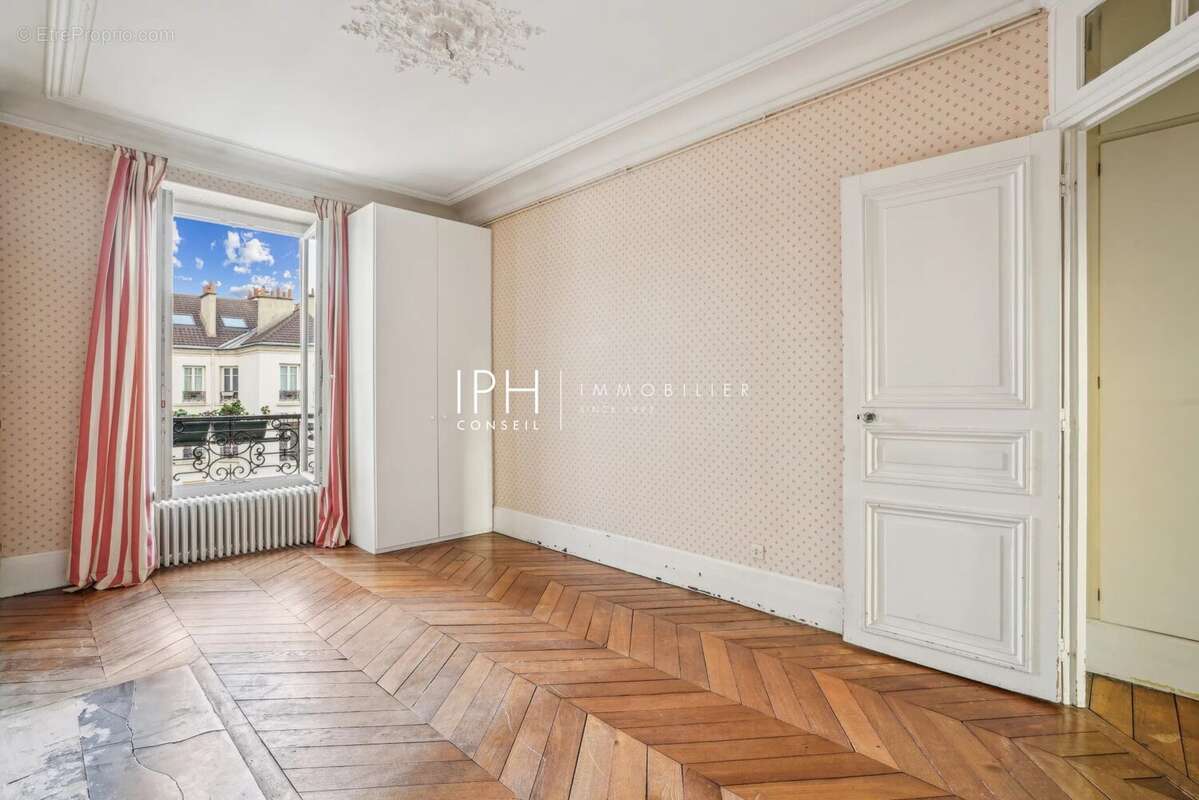 Appartement à NEUILLY-SUR-SEINE