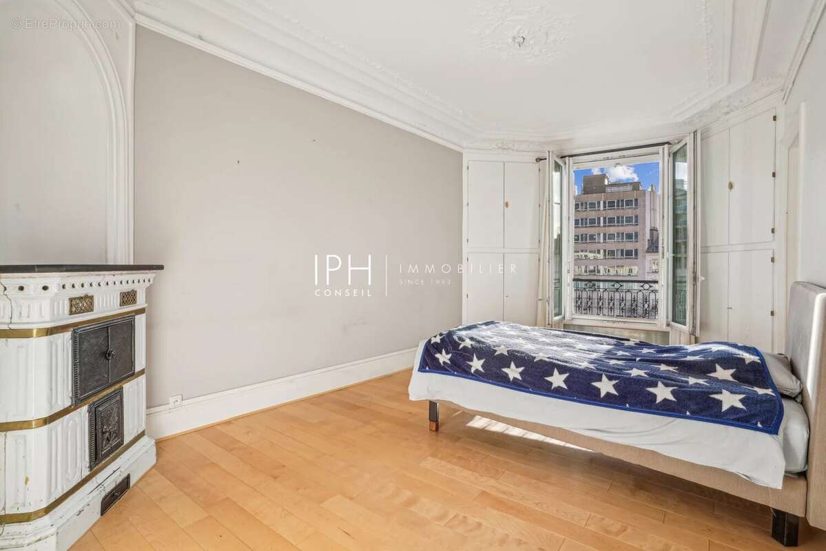 Appartement à NEUILLY-SUR-SEINE