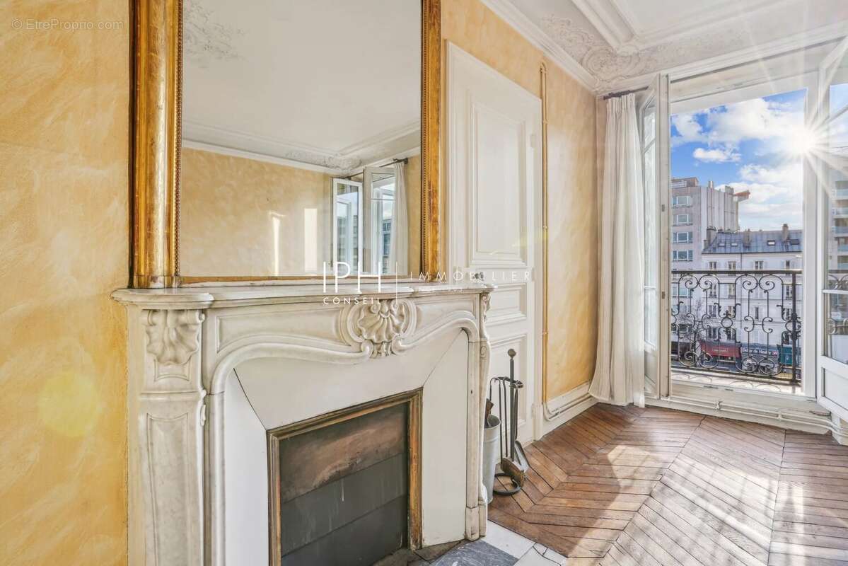 Appartement à NEUILLY-SUR-SEINE