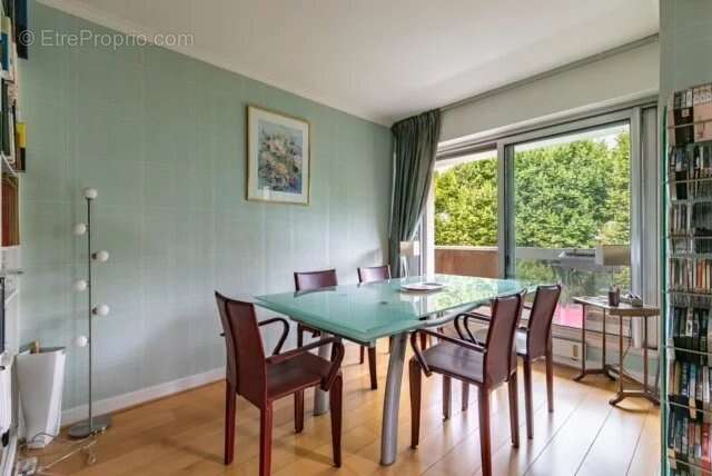 Appartement à NEUILLY-SUR-SEINE