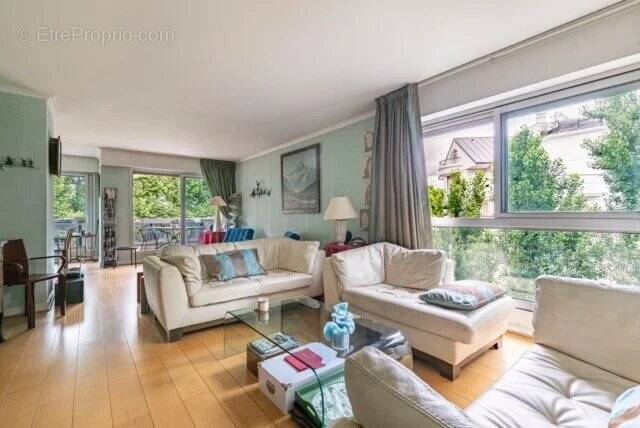 Appartement à NEUILLY-SUR-SEINE