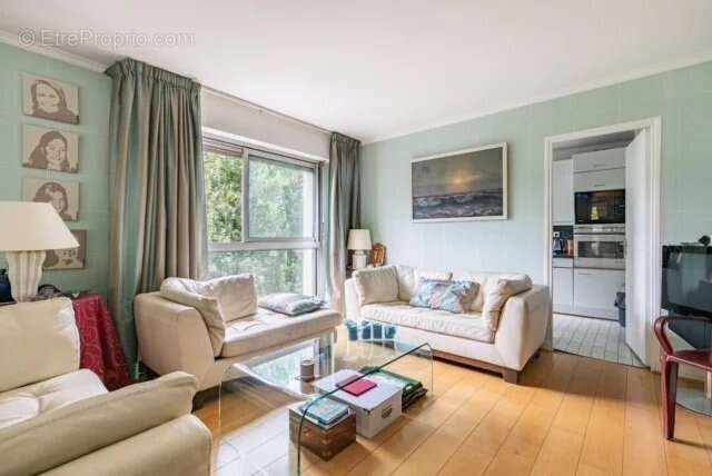 Appartement à NEUILLY-SUR-SEINE