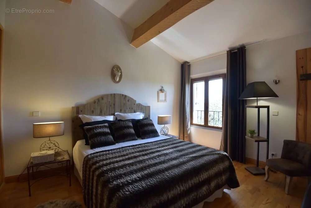 Maison à TOURRETTES