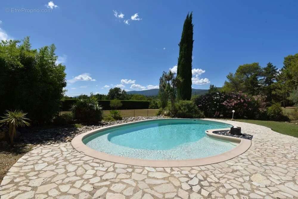 Maison à TOURRETTES