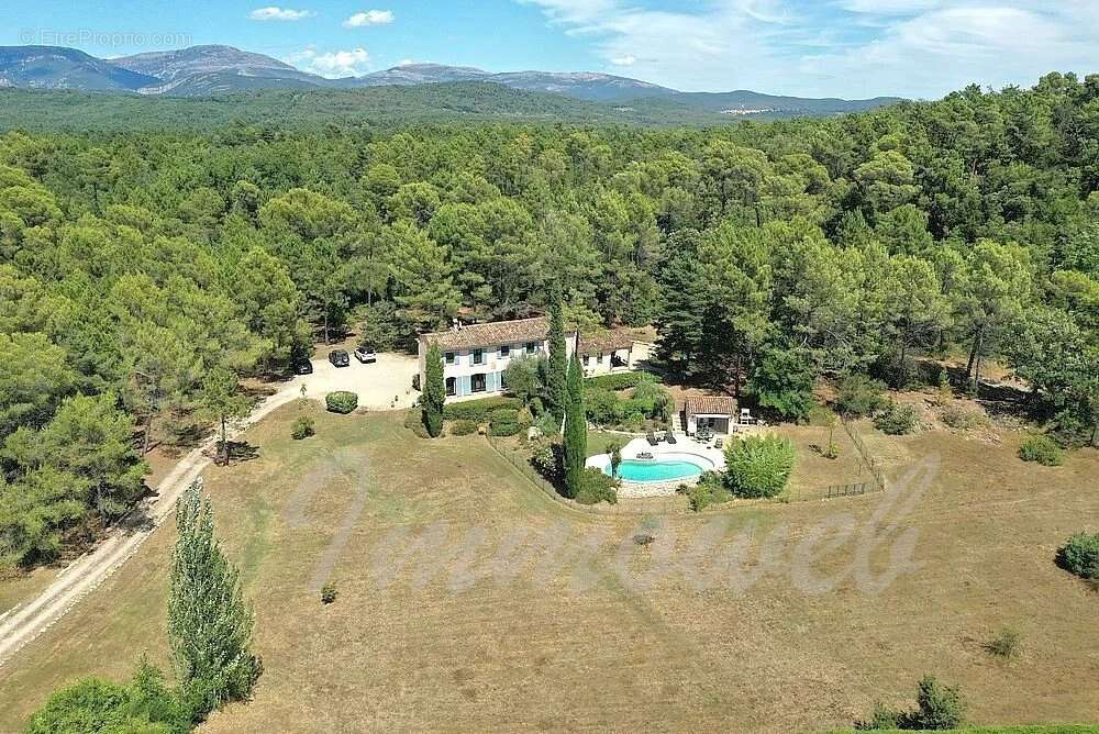 Maison à TOURRETTES