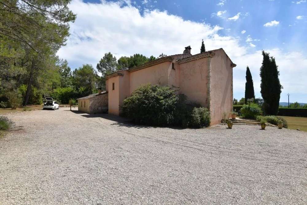 Maison à TOURRETTES