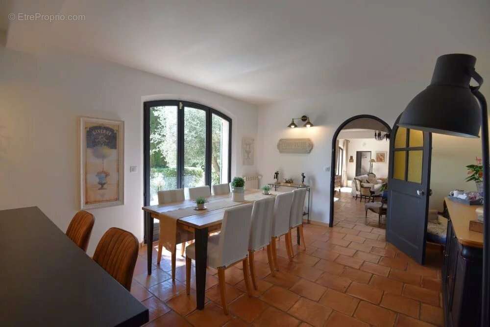 Maison à TOURRETTES