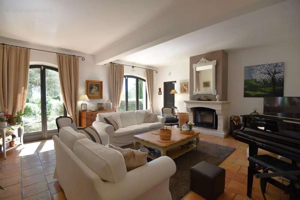 Maison à TOURRETTES