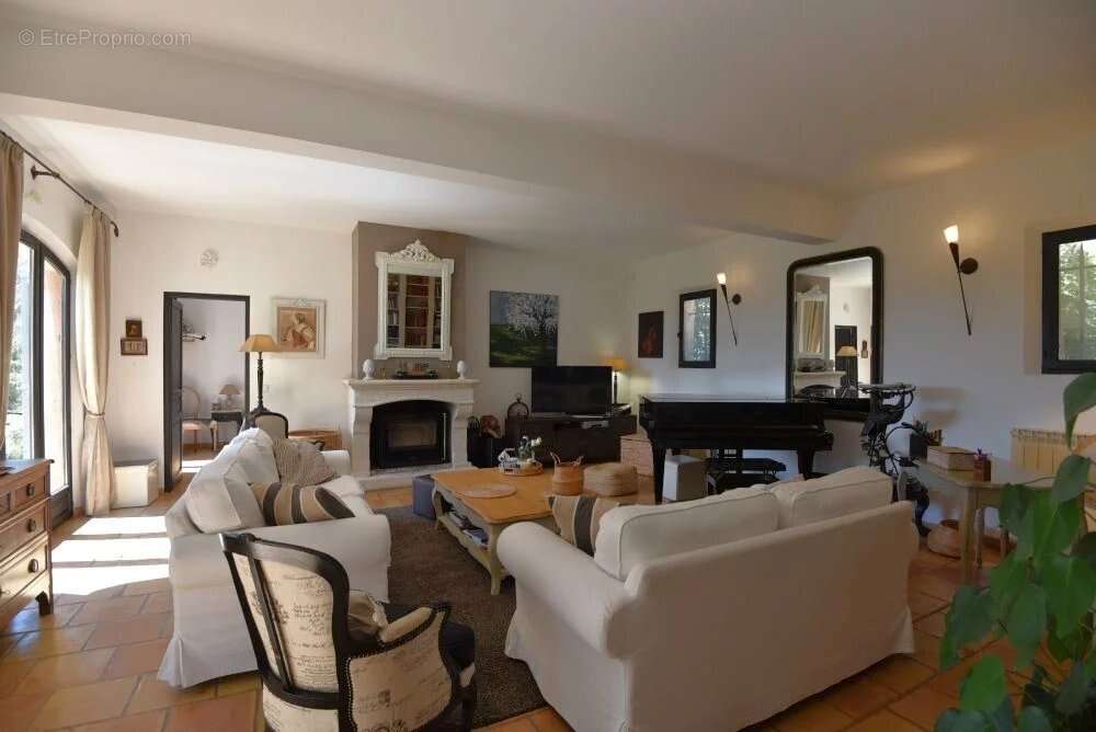 Maison à TOURRETTES