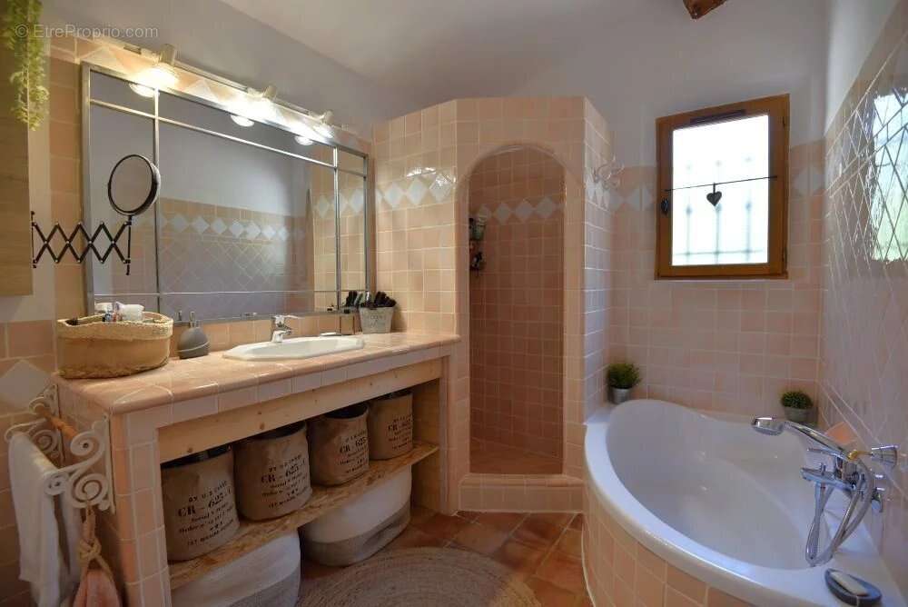 Maison à TOURRETTES