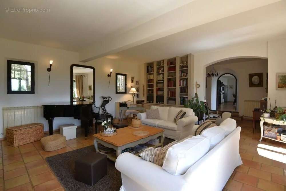 Maison à TOURRETTES