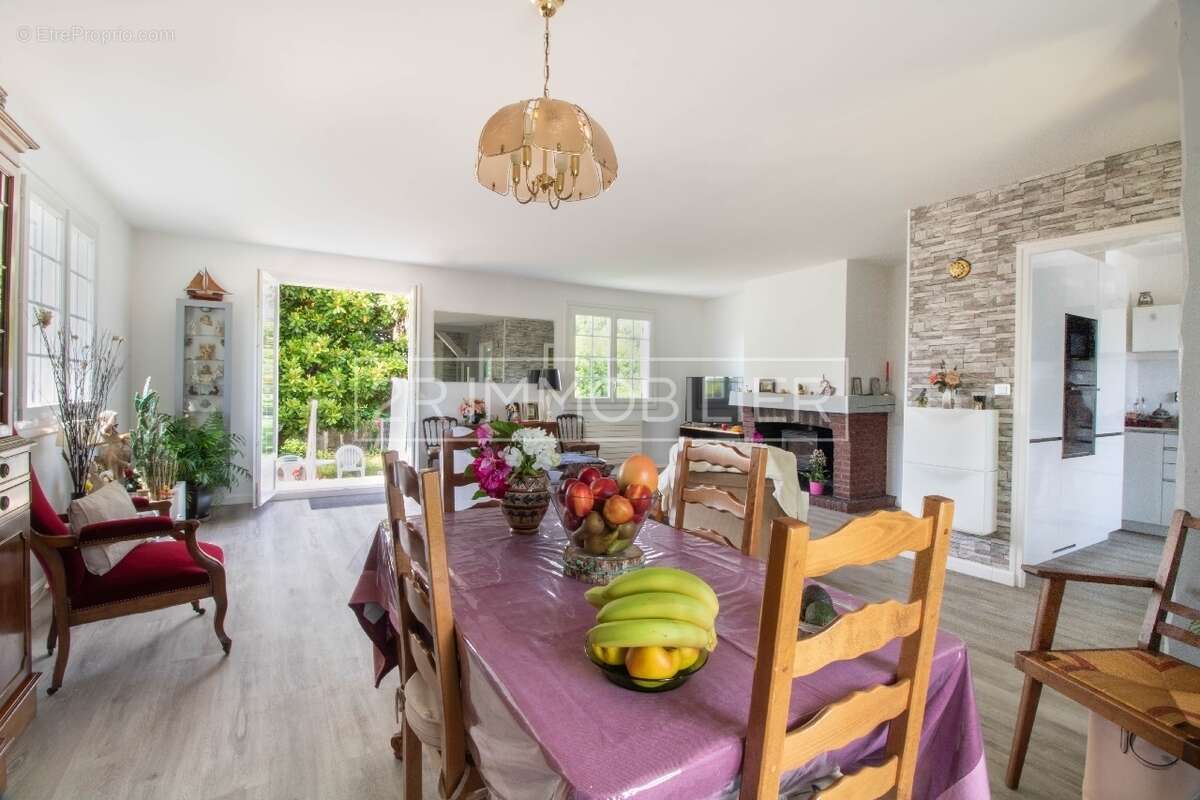 Maison à CONCHES-SUR-GONDOIRE