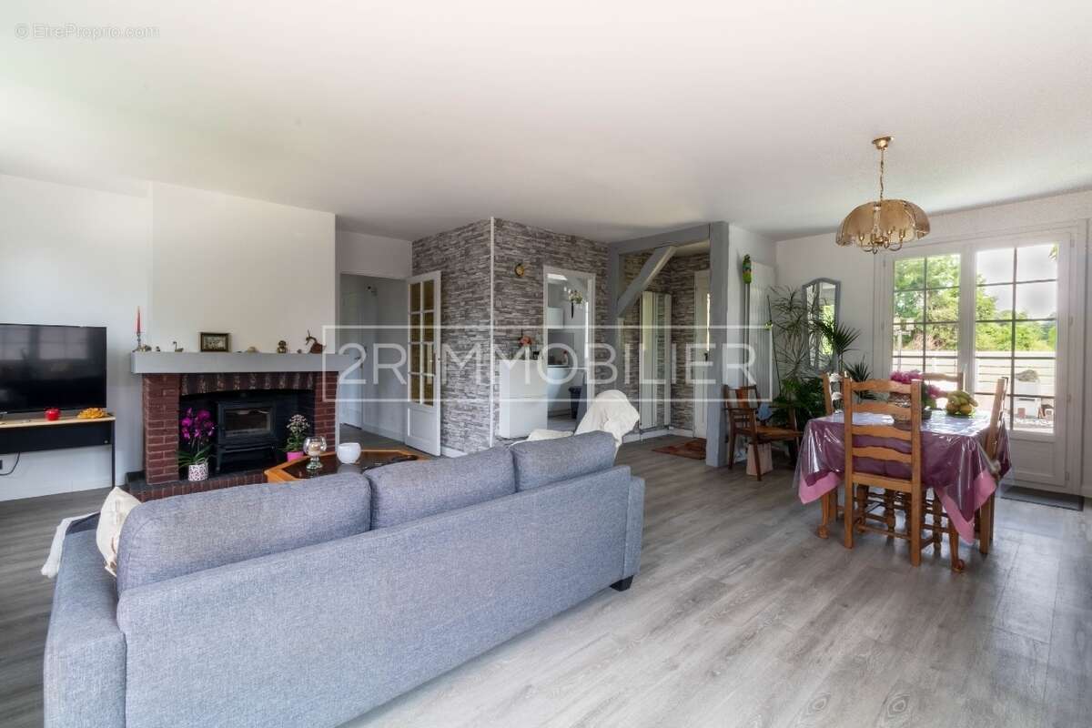 Maison à CONCHES-SUR-GONDOIRE