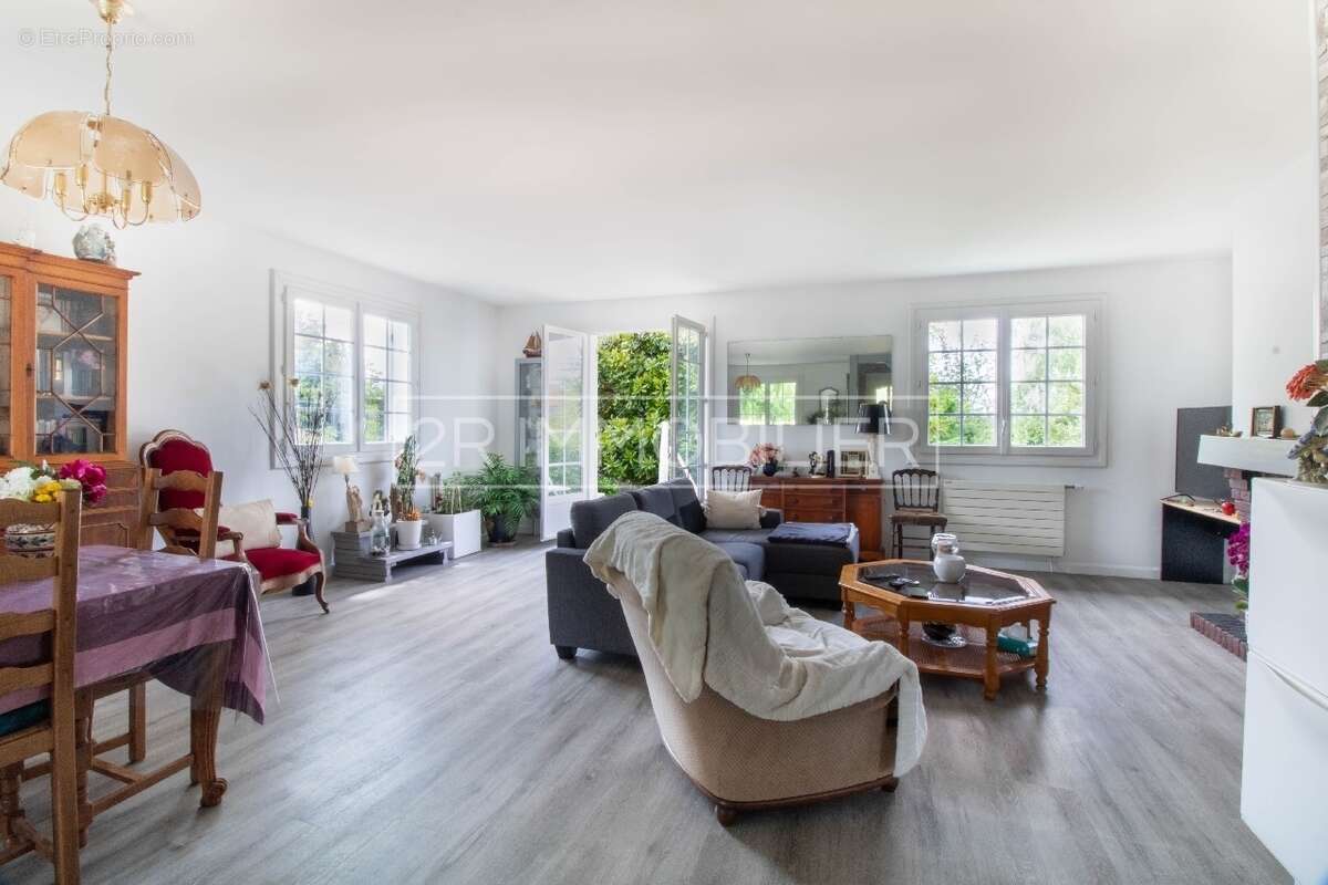 Maison à CONCHES-SUR-GONDOIRE