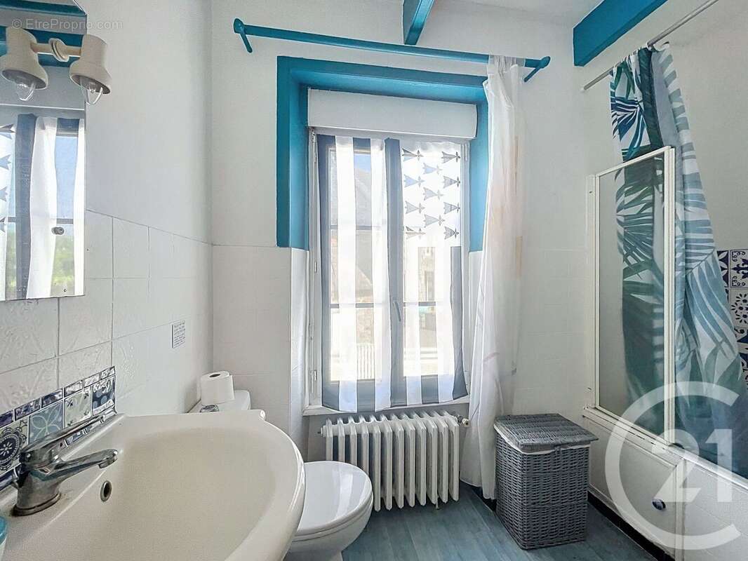 Maison à BELLE-ISLE-EN-TERRE