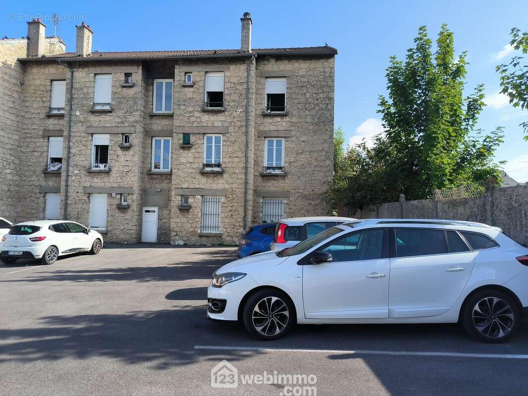 Situé dans un bel immeuble, appartement vendu loué - Appartement à SOISSONS