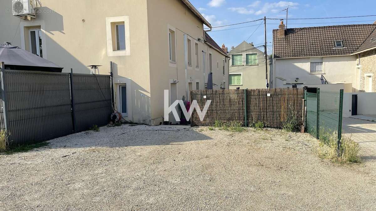 Appartement à LEUDEVILLE