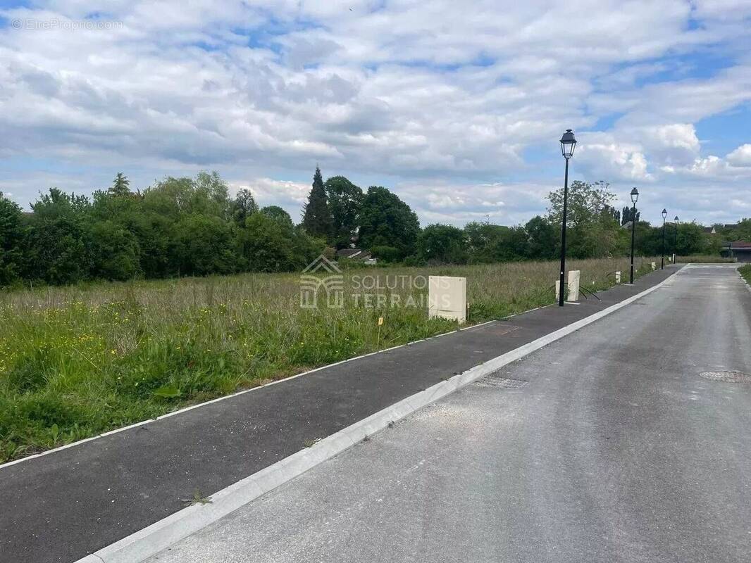 Terrain à LA CHAPELLE-GAUTHIER