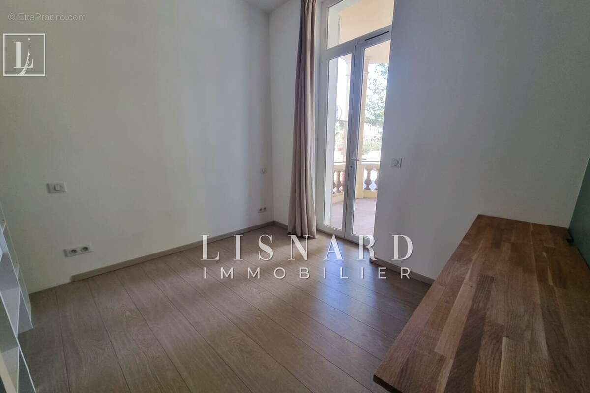 Appartement à VALLAURIS