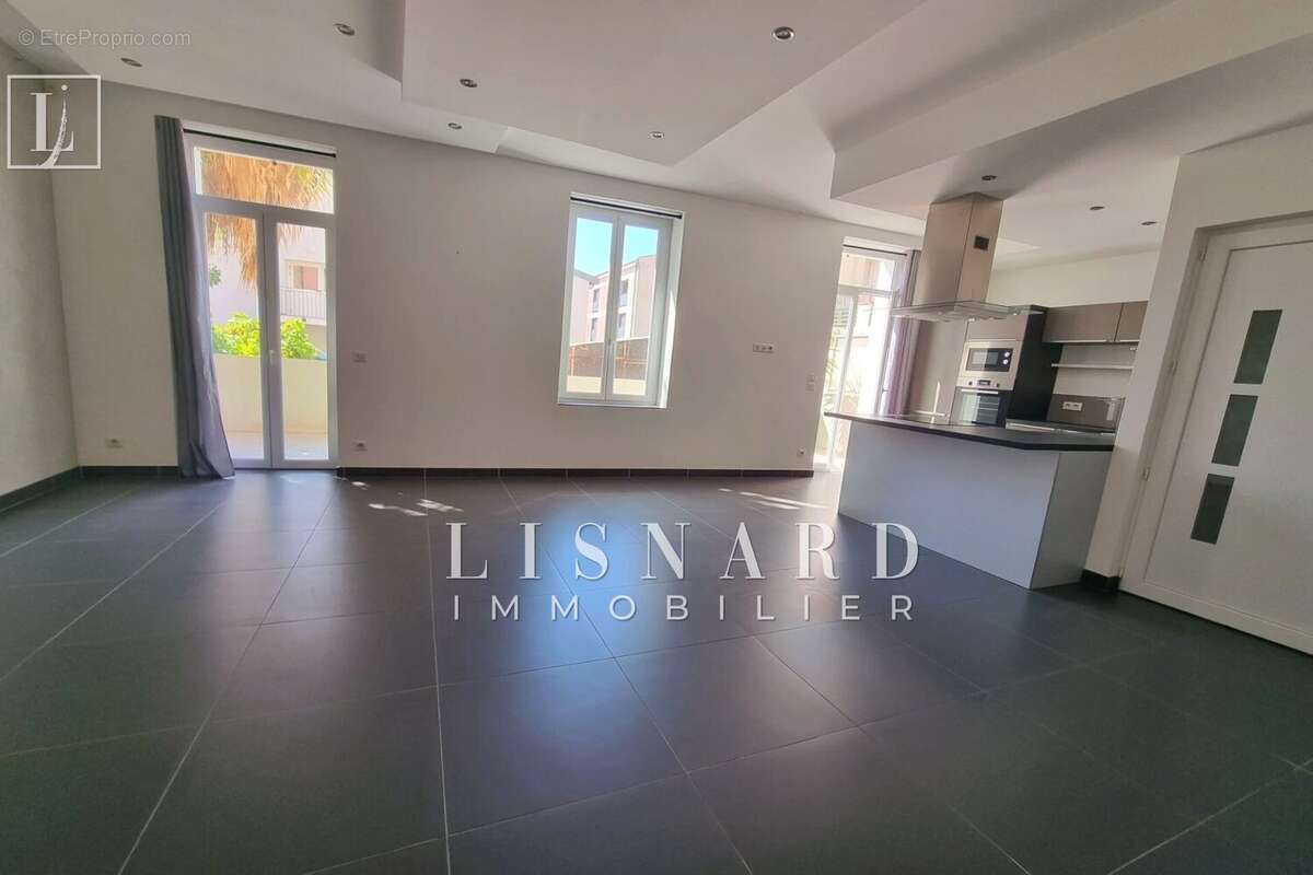 Appartement à VALLAURIS