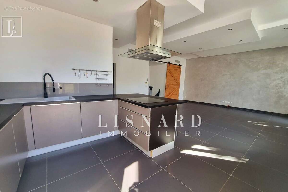 Appartement à VALLAURIS