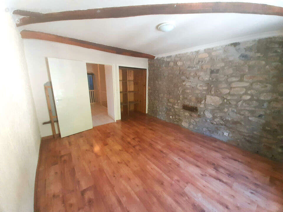 Appartement à SAINT-PRIVAT