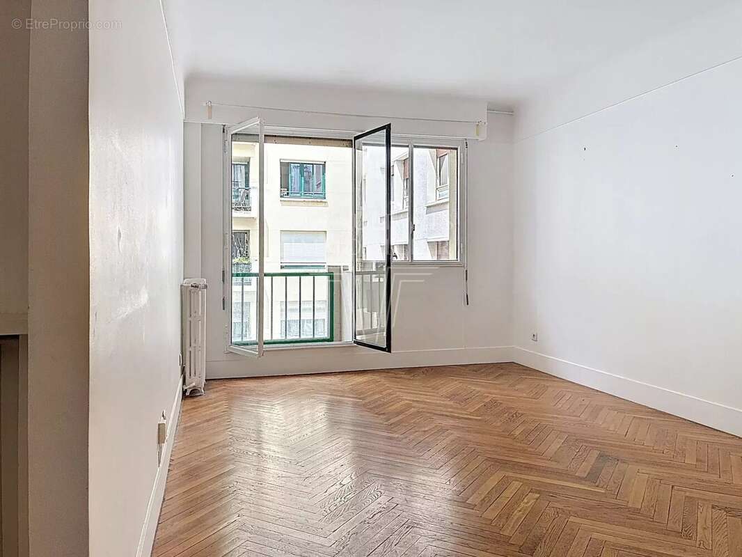Appartement à PARIS-7E