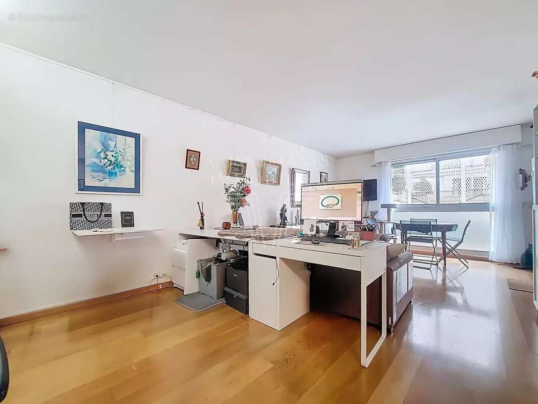 Appartement à PARIS-7E