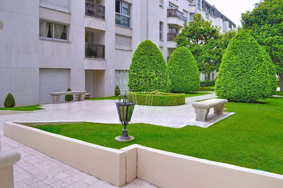 Appartement à PARIS-7E