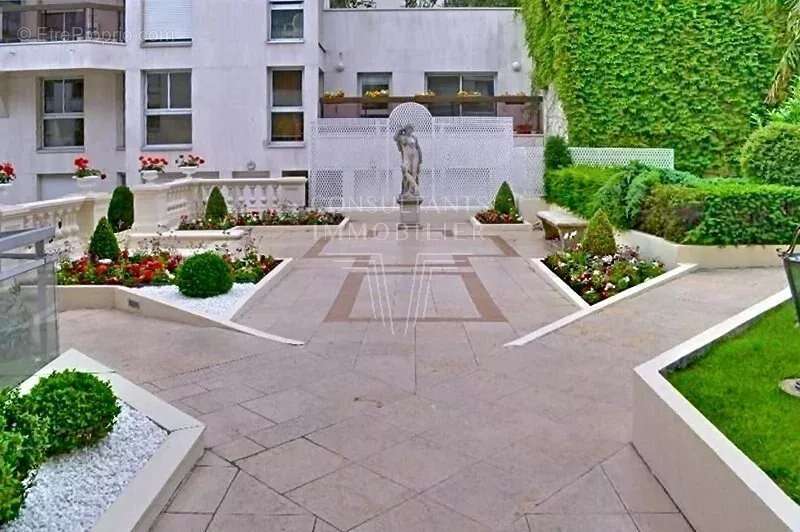 Appartement à PARIS-7E