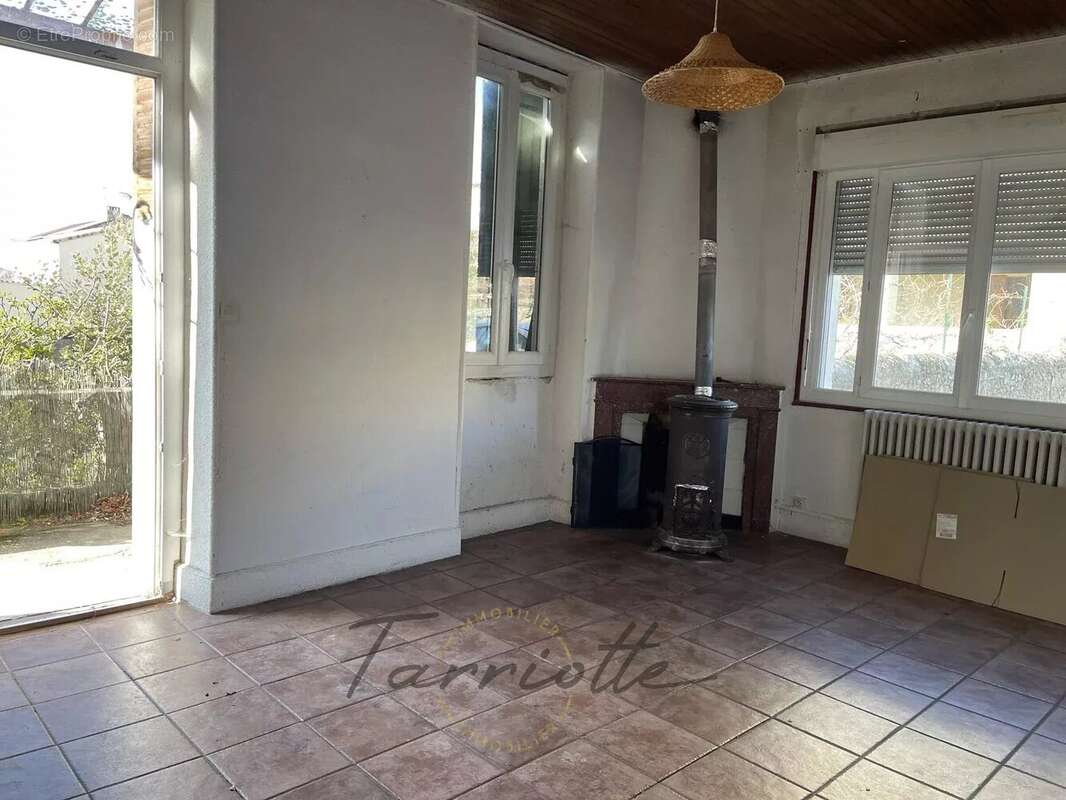 Maison à LA BEGUDE-DE-MAZENC