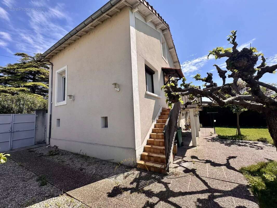 Maison à MONTELIMAR