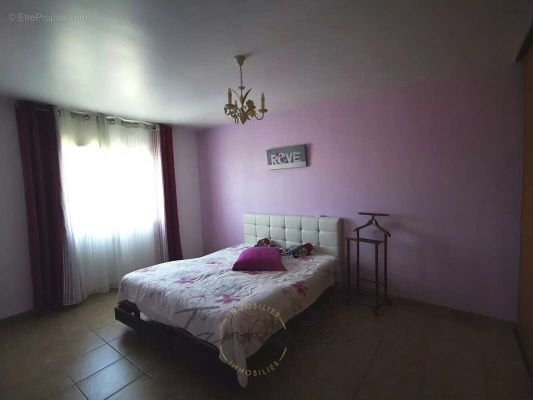 Maison à MONTELIMAR