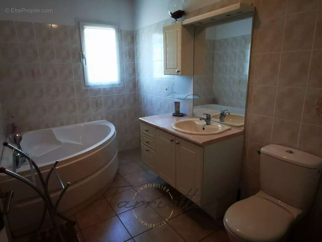 Maison à MONTELIMAR