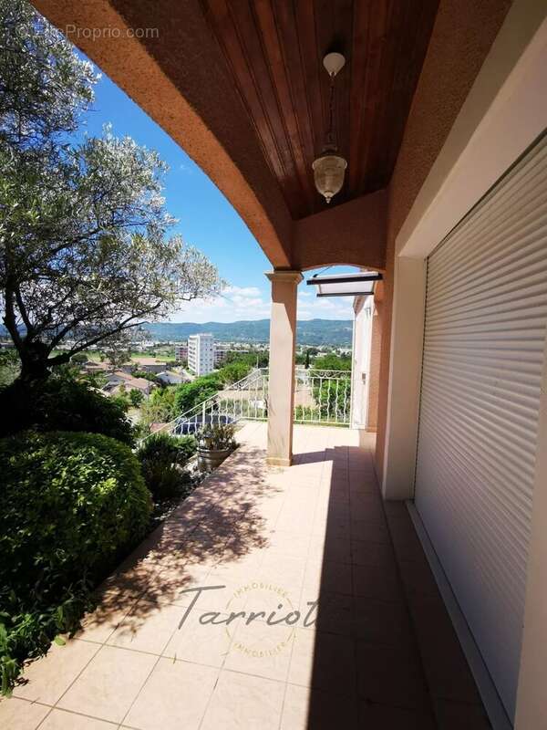 Maison à MONTELIMAR