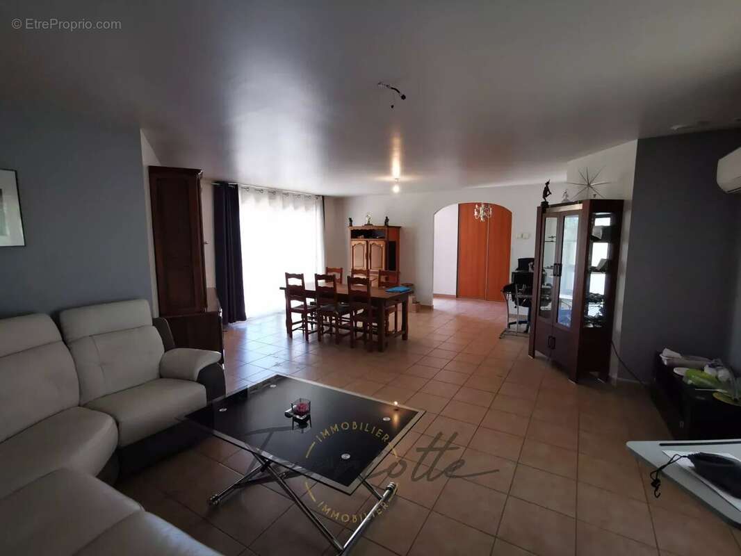 Maison à MONTELIMAR