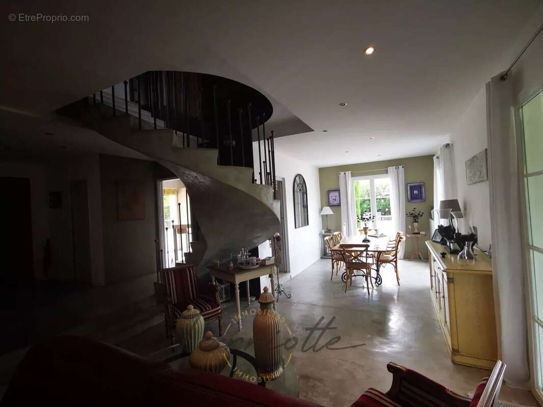 Maison à CHATEAUNEUF-DU-RHONE