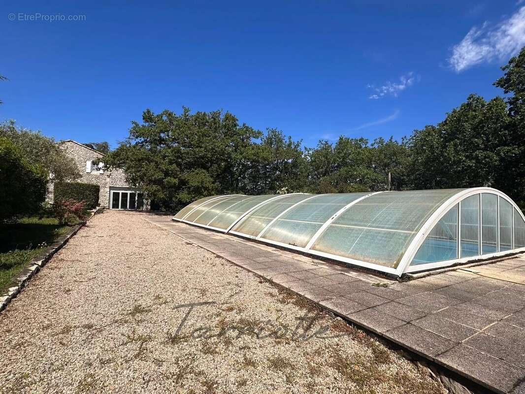 Maison à MONTELIMAR