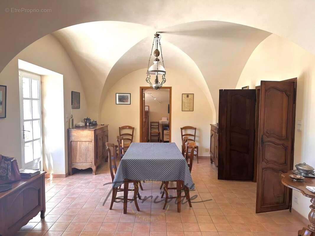 Maison à MONTELIMAR