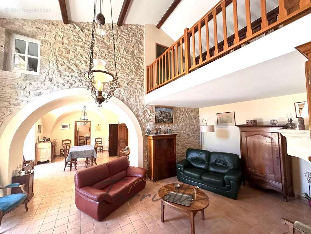 Maison à MONTELIMAR