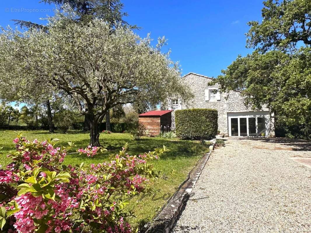 Maison à MONTELIMAR