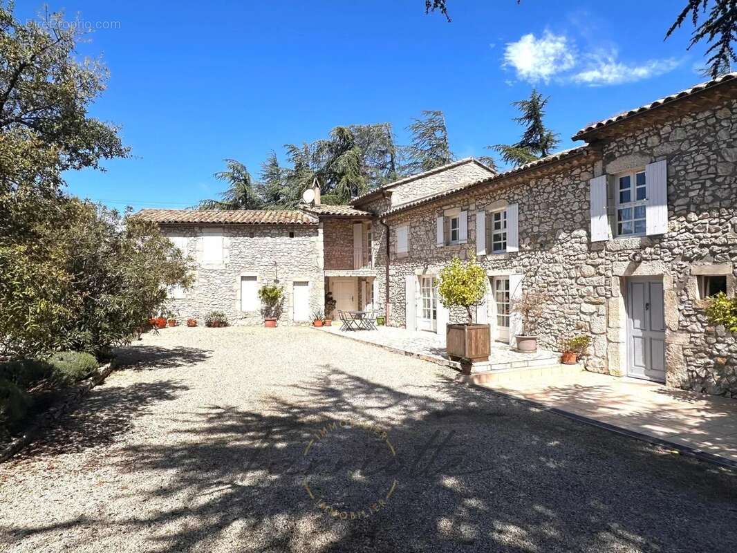 Maison à MONTELIMAR