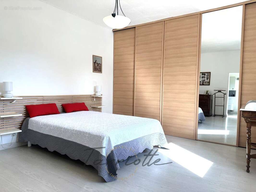 Maison à MONTELIMAR