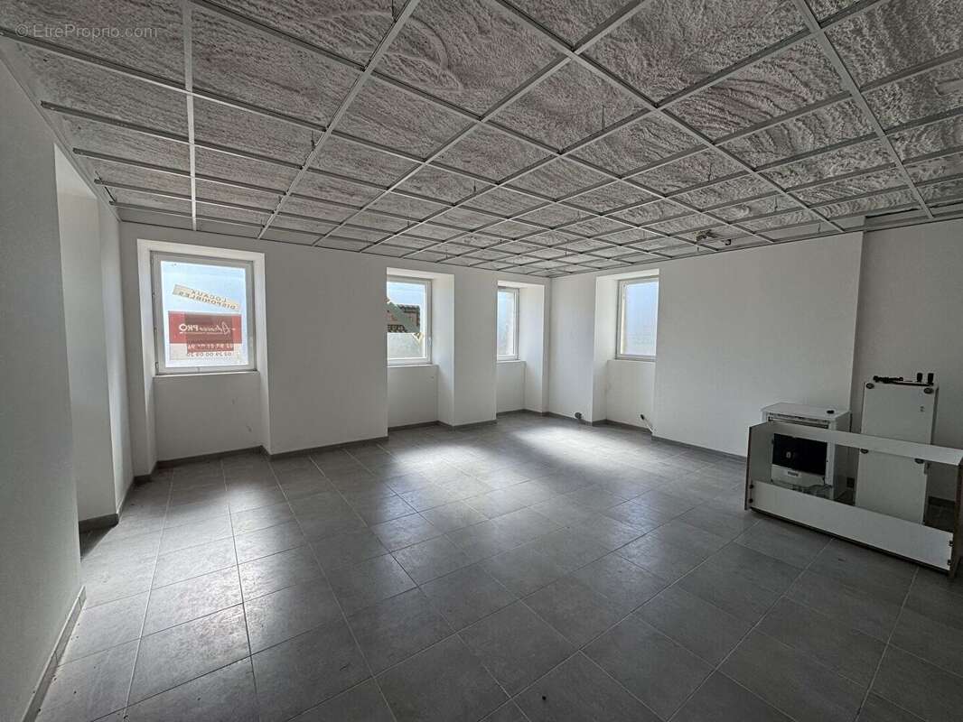 Commerce à PLOUMOGUER